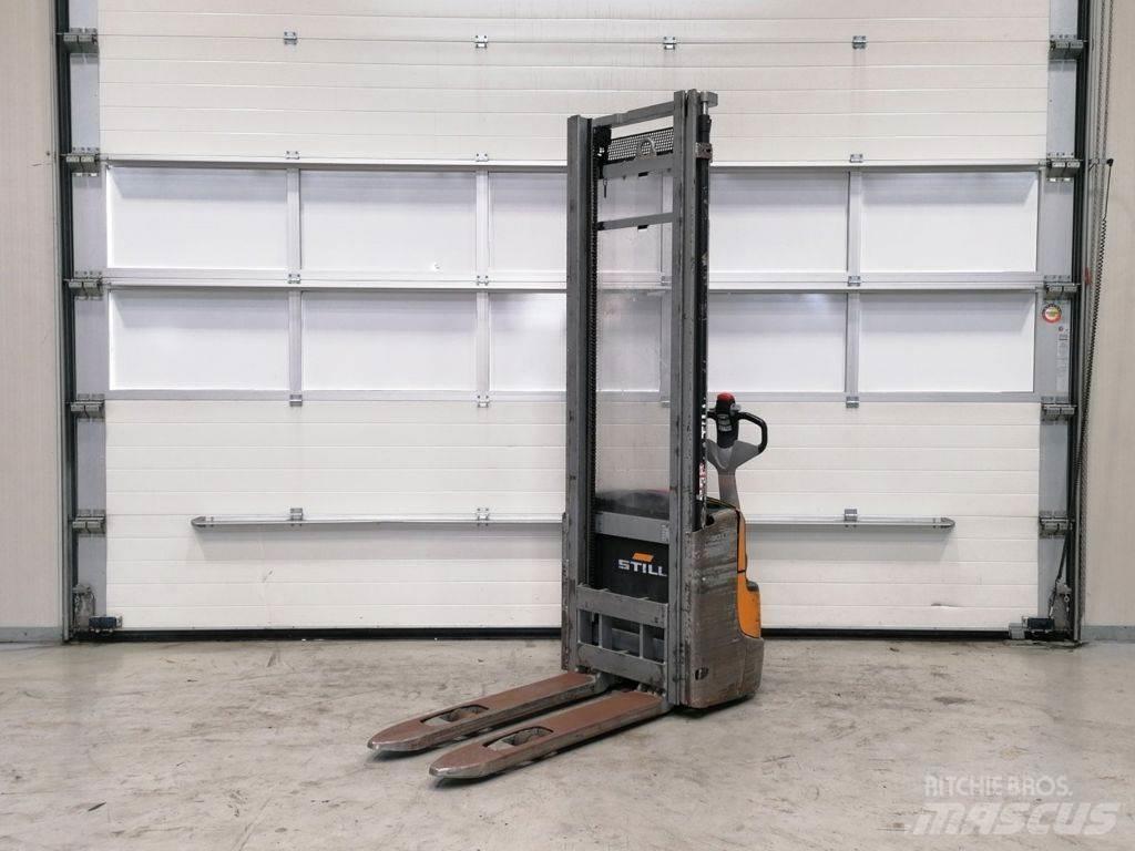 Still EXV12 Pedestrian stacker