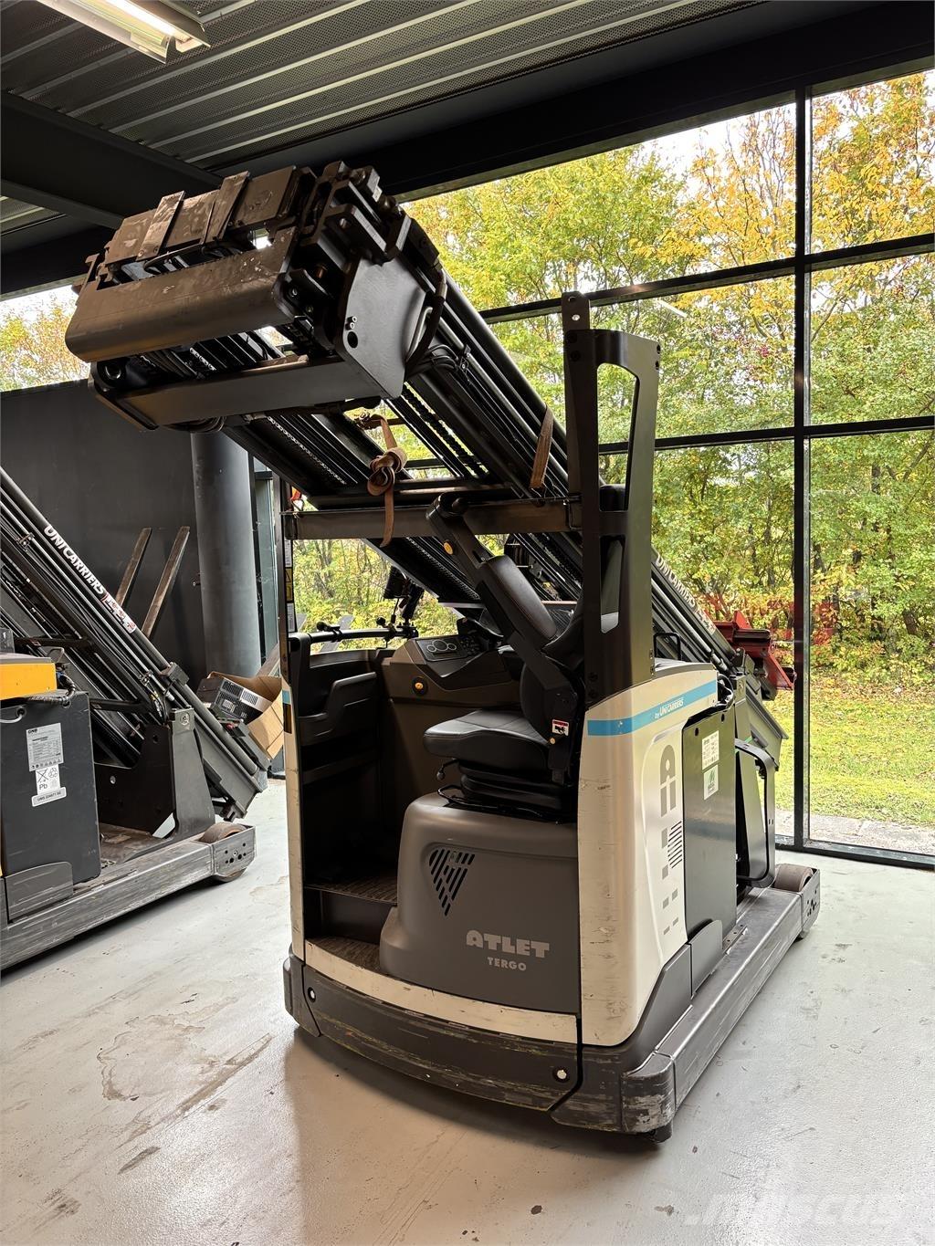 Atlet UHD200 Reach trucks
