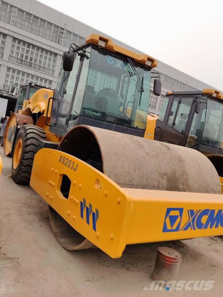 XCMG XS 203 J Single drum rollers