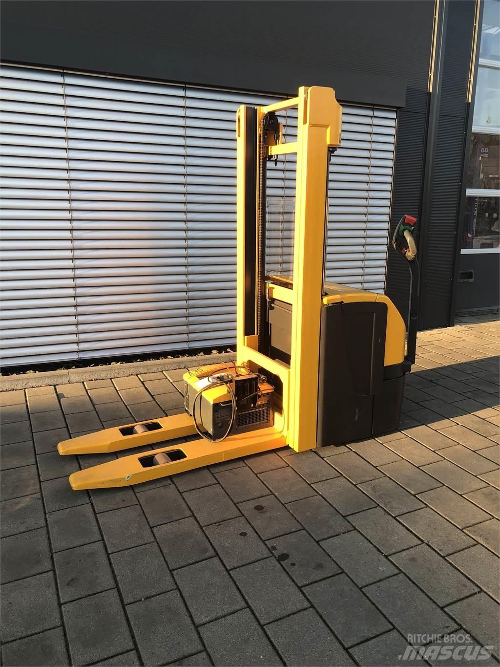 Jungheinrich WP16 Pedestrian stacker