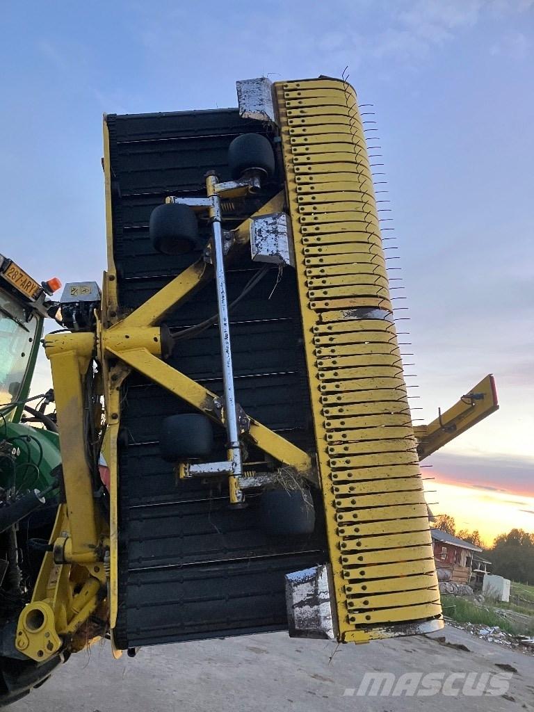 ROC RT 700 Windrowers