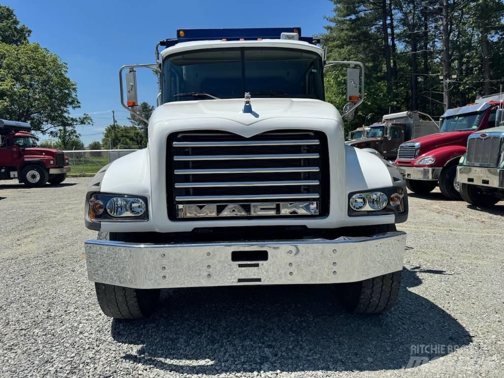 Mack GU 713 Tipper trucks