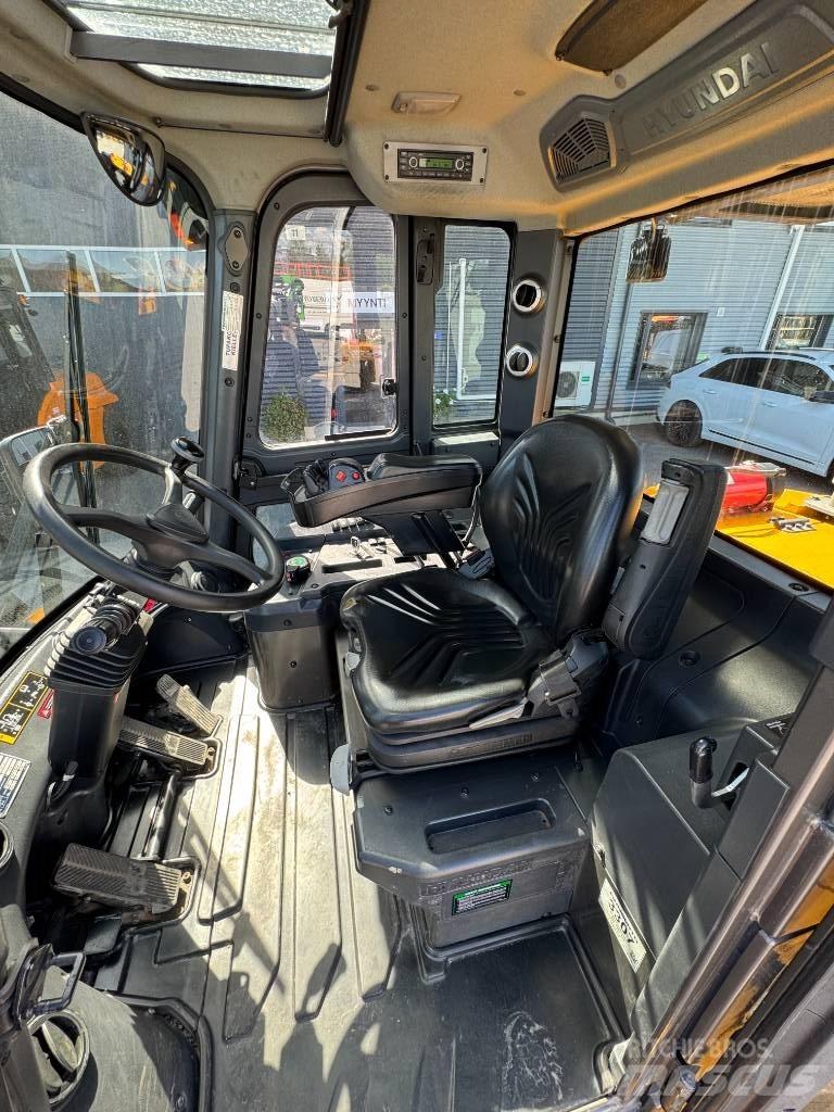 Hyundai 80D-9 Diesel trucks