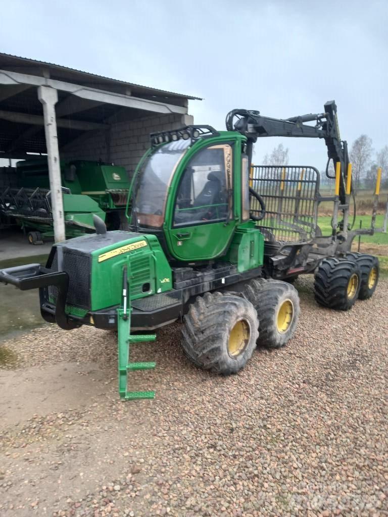 John Deere 810E Forwarders