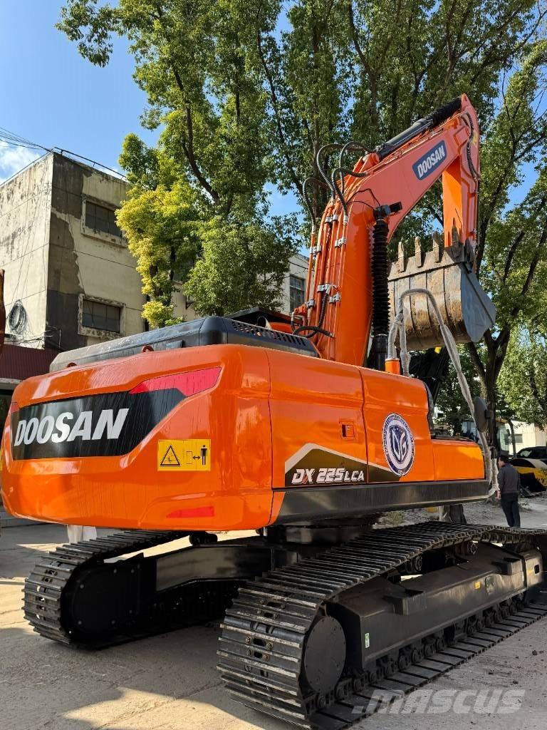 Doosan DX 225 Crawler excavators