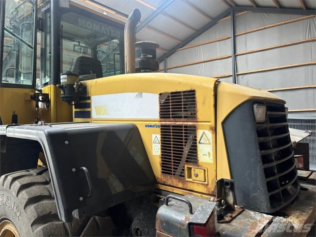 Komatsu WA250PZ-5 Wheel loaders