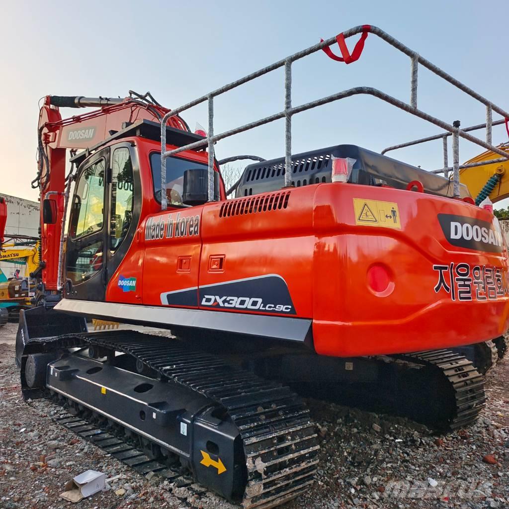 Doosan DX 300 LC Crawler excavators