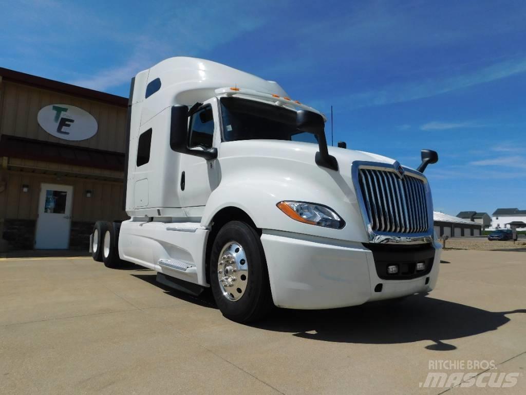 International LT 625 Tractor Units
