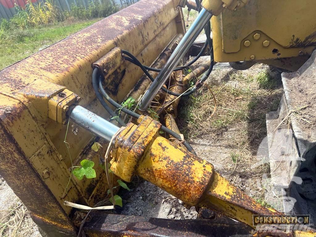CAT D 6 C Crawler dozers