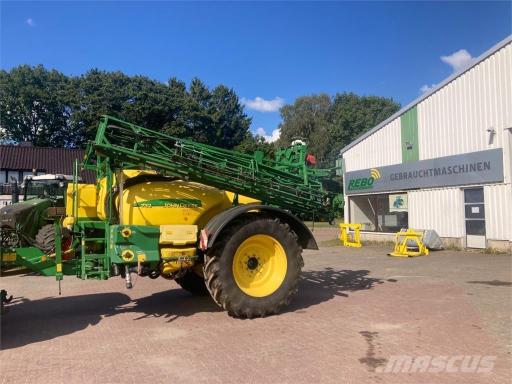 John Deere 732 Trailed sprayers