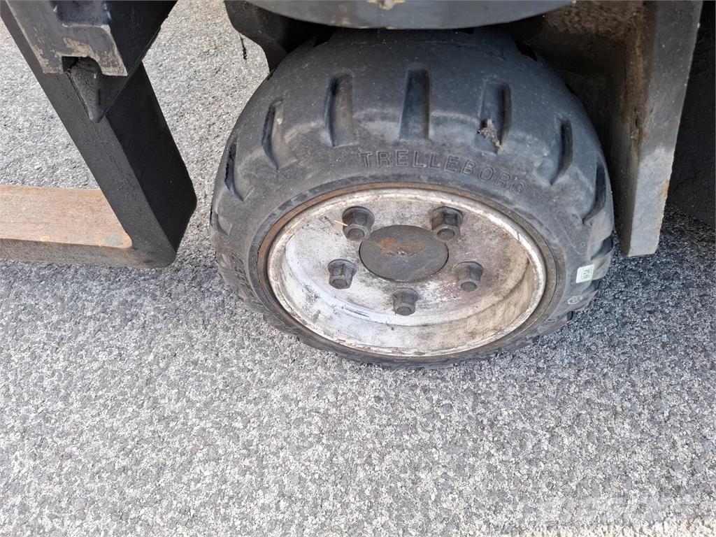 Combilift C3000CB 4-way reach trucks