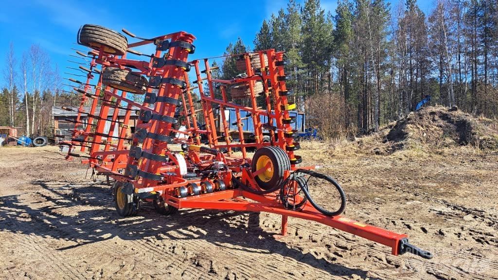 Väderstad Ferox 700 Harrows