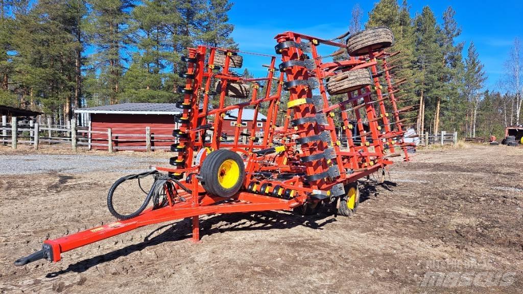 Väderstad Ferox 700 Harrows