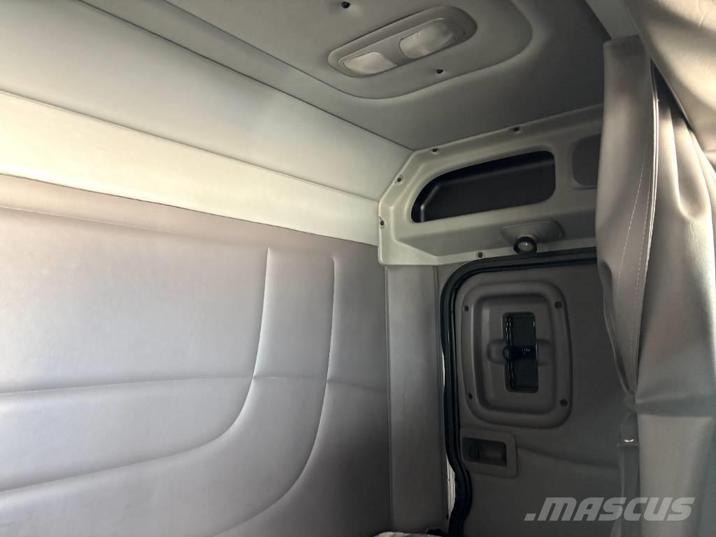 Peterbilt 389 Tractor Units