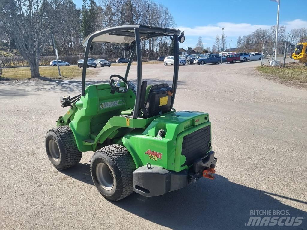 Avant 528 Mini loaders
