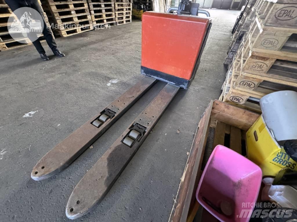 BT LPE 200 Low lifter with platform