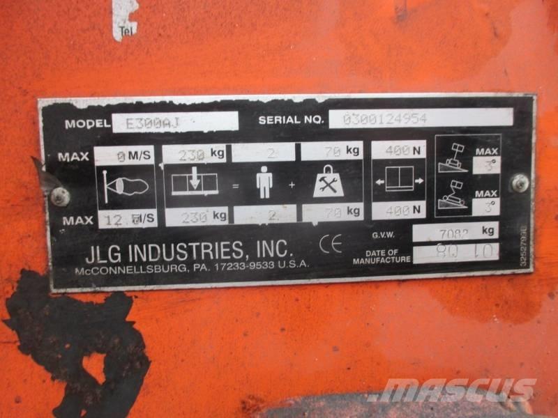 JLG E 300 AJ Articulated boom lifts