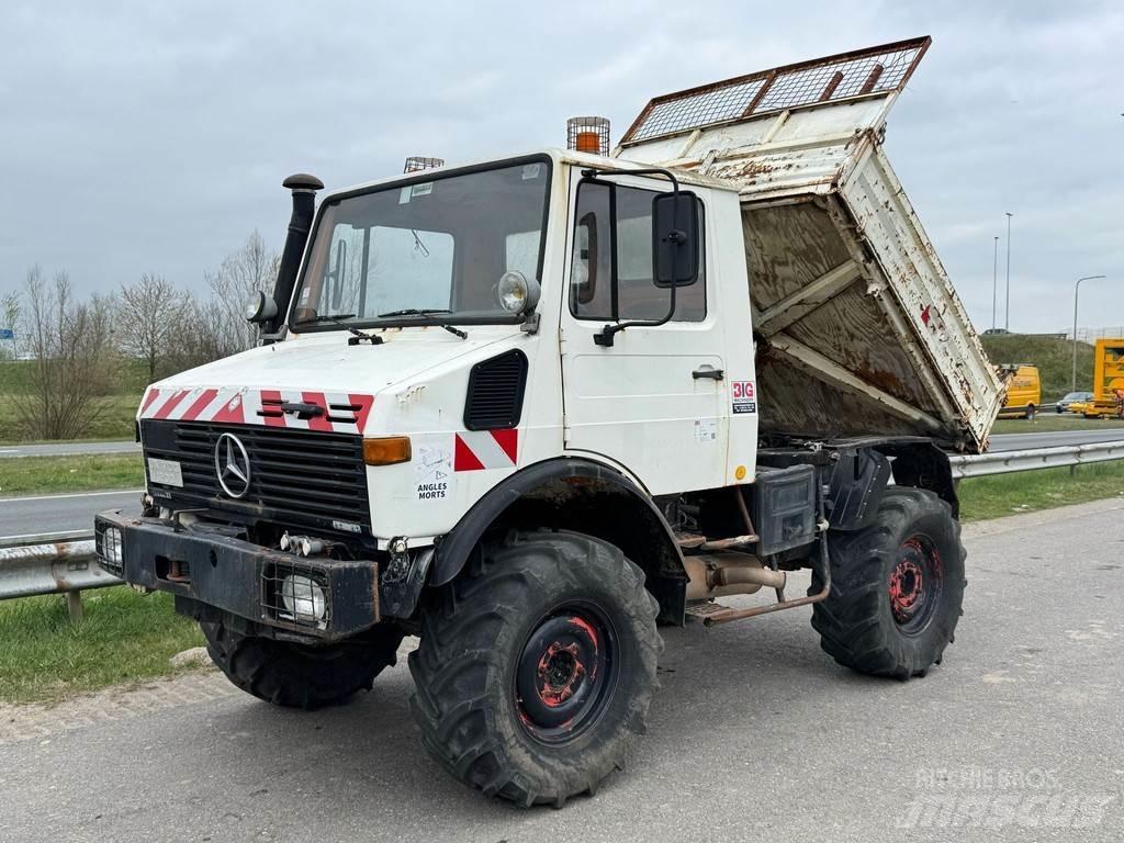 Mercedes-Benz 424 Tipper trucks