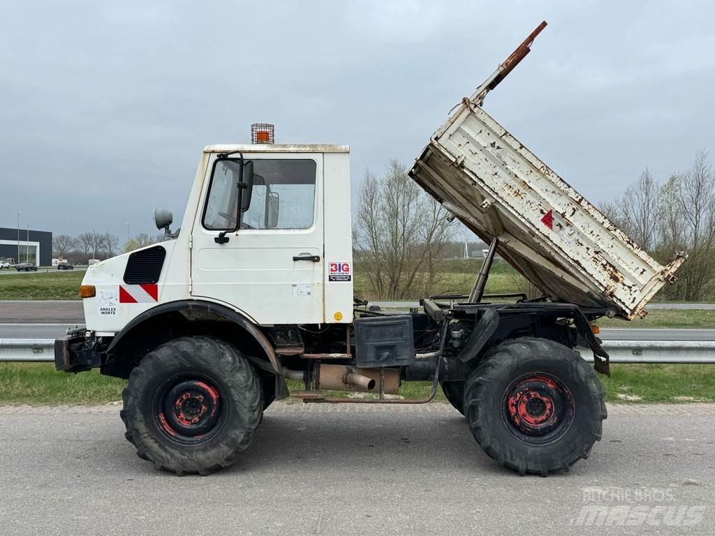 Mercedes-Benz 424 Tipper trucks