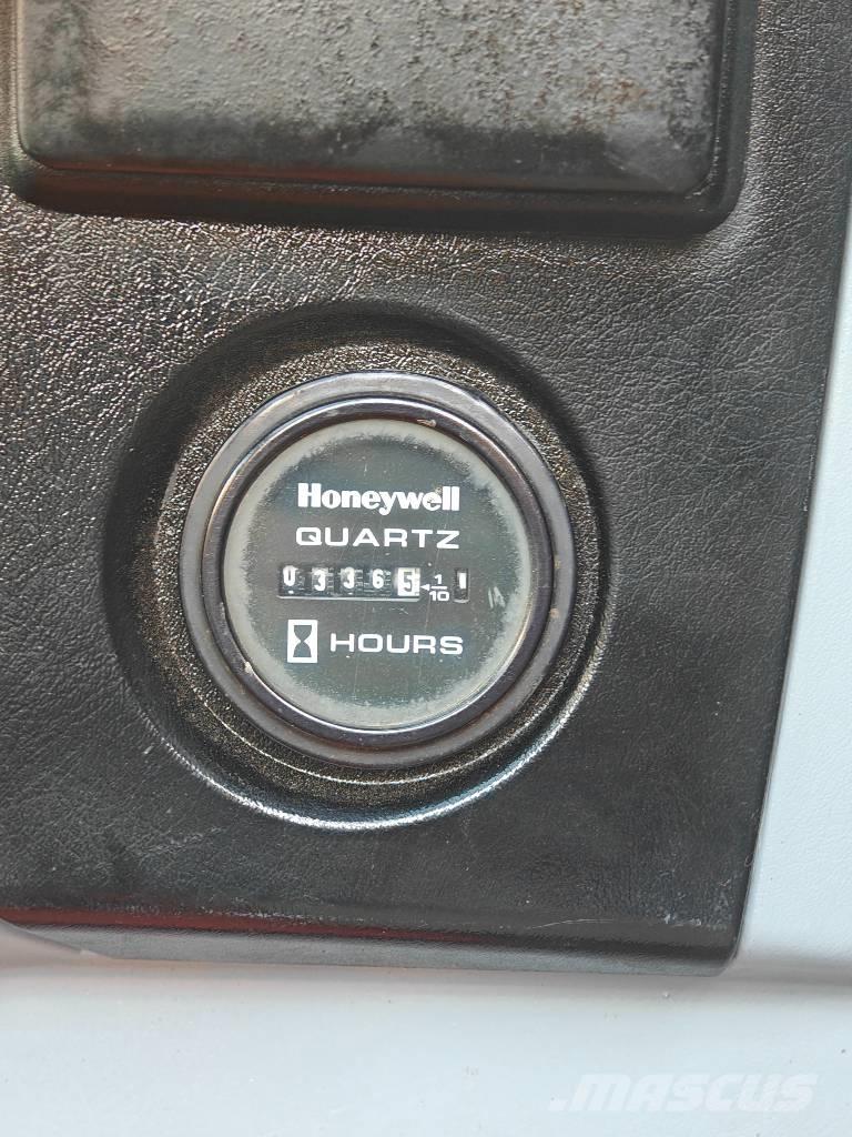 Hyundai HX220HD Midi excavators  7t - 12t