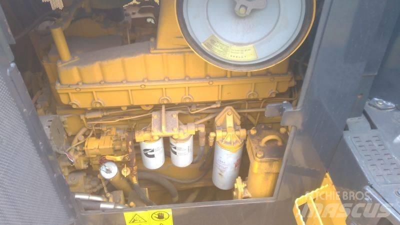 Shantui SD 32 Crawler dozers