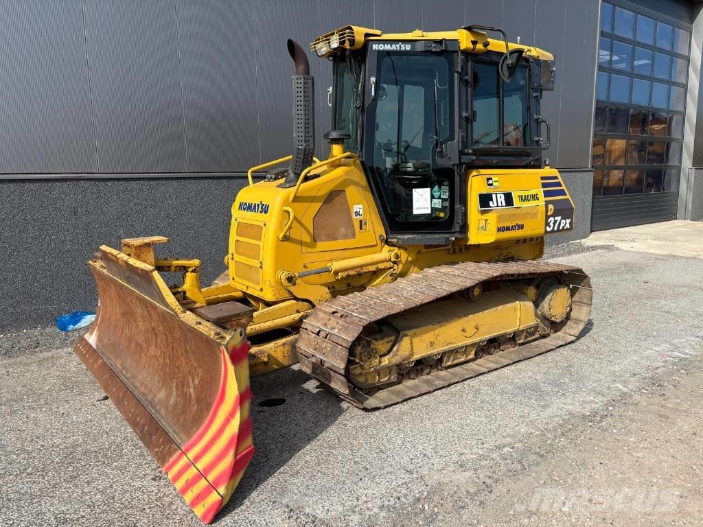 Komatsu D37 PX-23 Crawler dozers