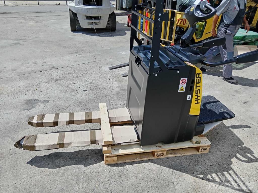 Hyster P2.0S Low lifter with platform