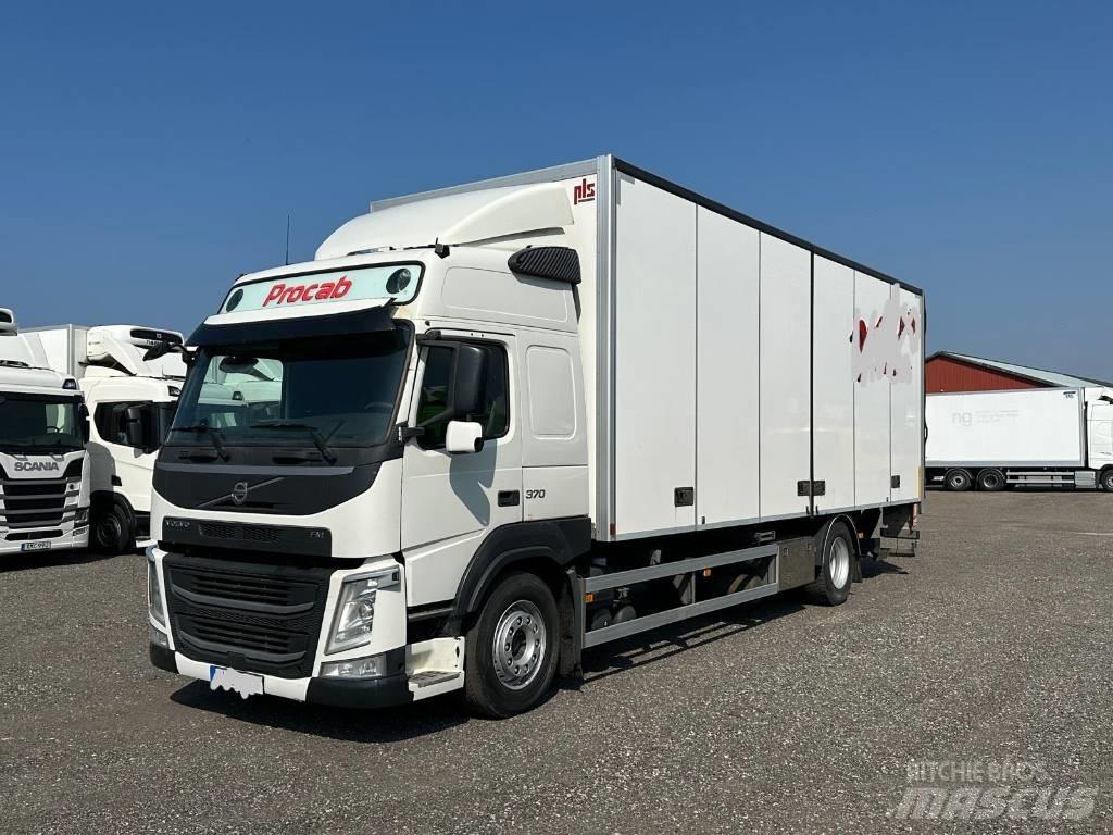 Volvo FM serie 3801 Box body trucks