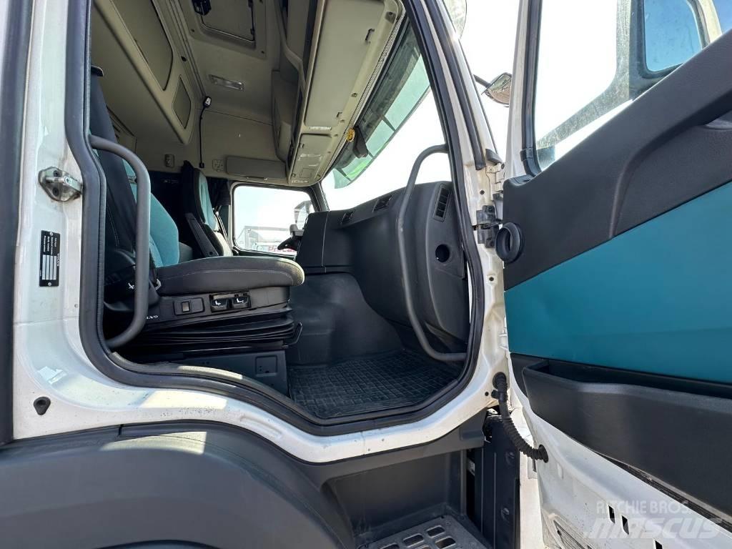 Volvo FM serie 3801 Box body trucks