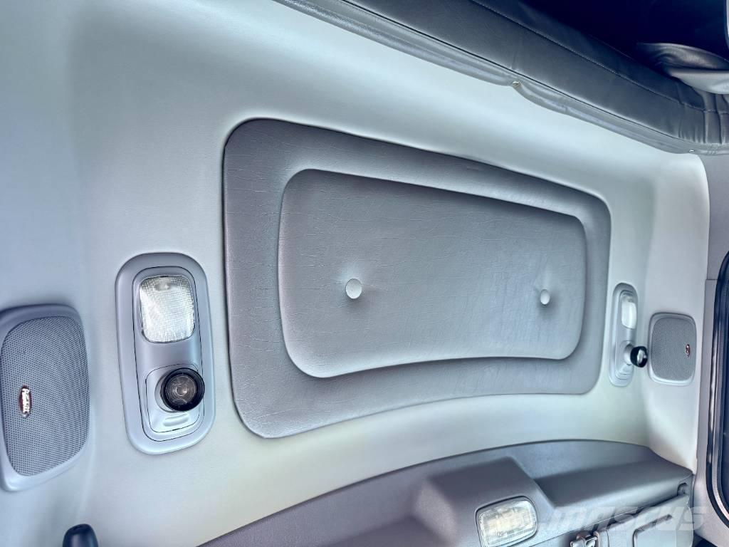 Peterbilt 389 Tractor Units