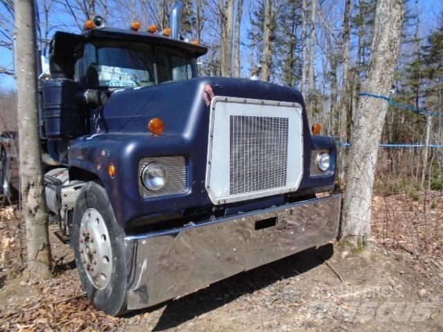 Mack RS797LST Recovery vehicles