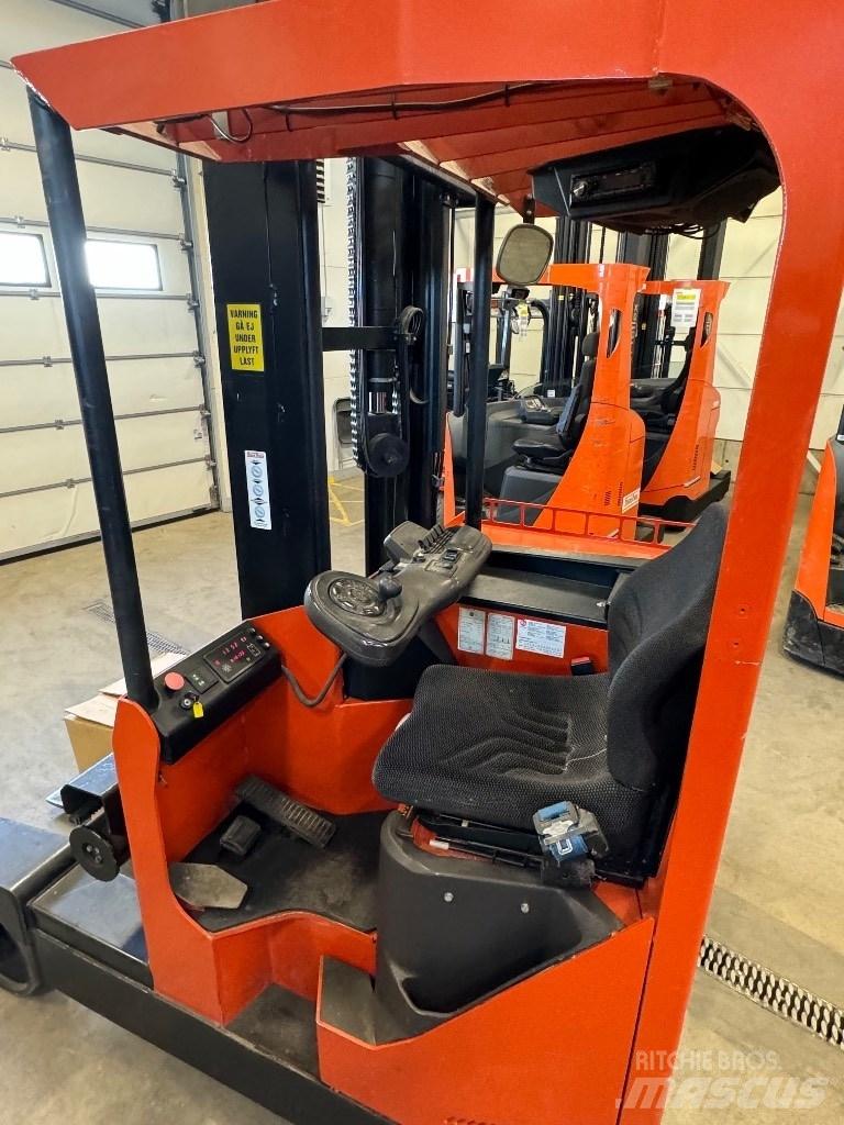Toyota FRE270 4-way reach trucks