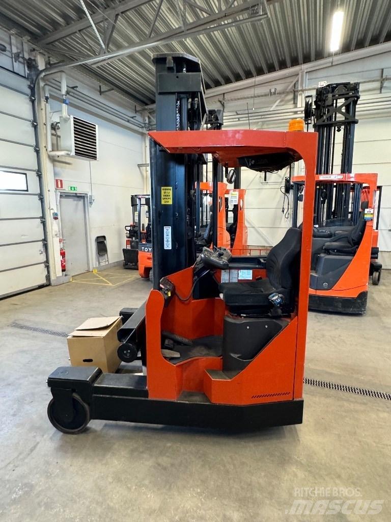 Toyota FRE270 4-way reach trucks