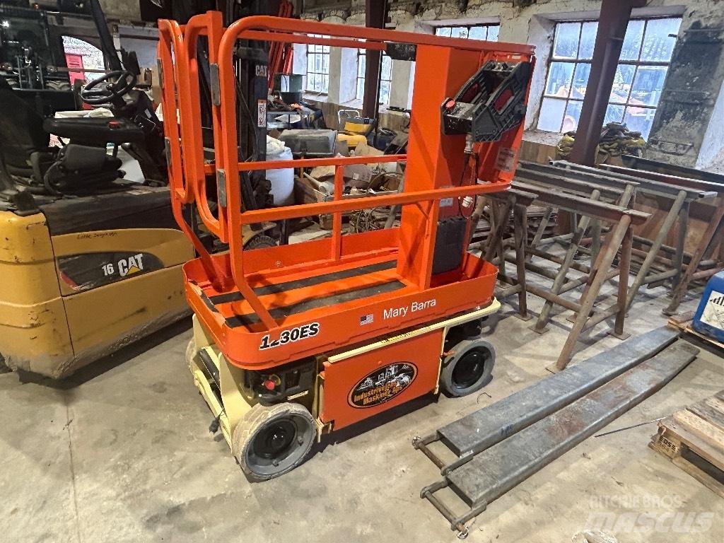 JLG 1230 ES Vertical mast lifts