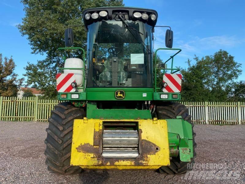 John Deere 7400 Self-propelled foragers
