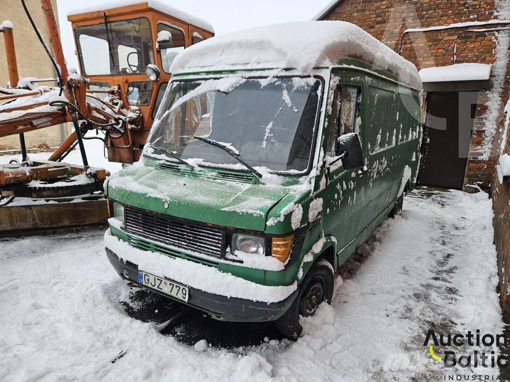 Mercedes-Benz 207D Box body