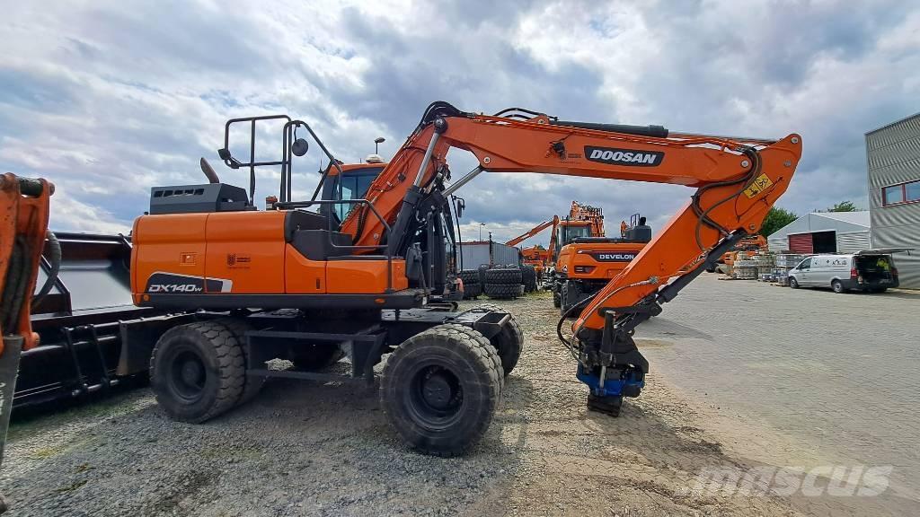 Doosan DX140W-5 Wheeled excavators
