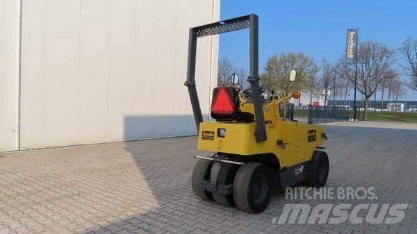 Sakai TS 160 Pneumatic tired rollers