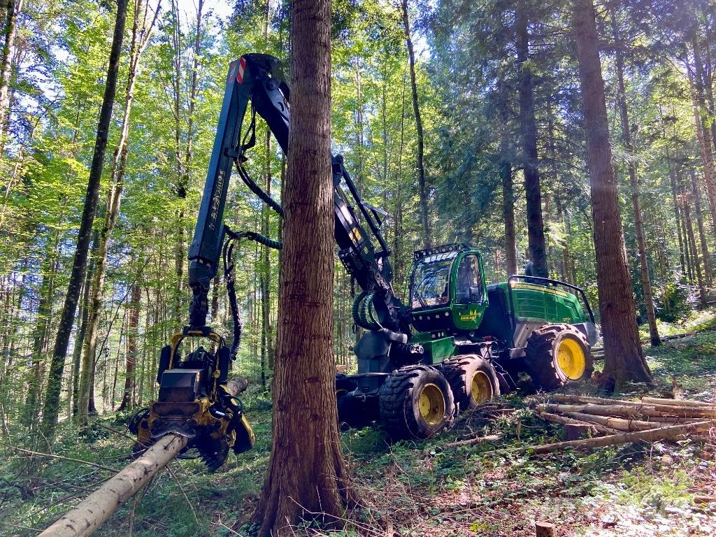 John Deere 1270 G Harvesters