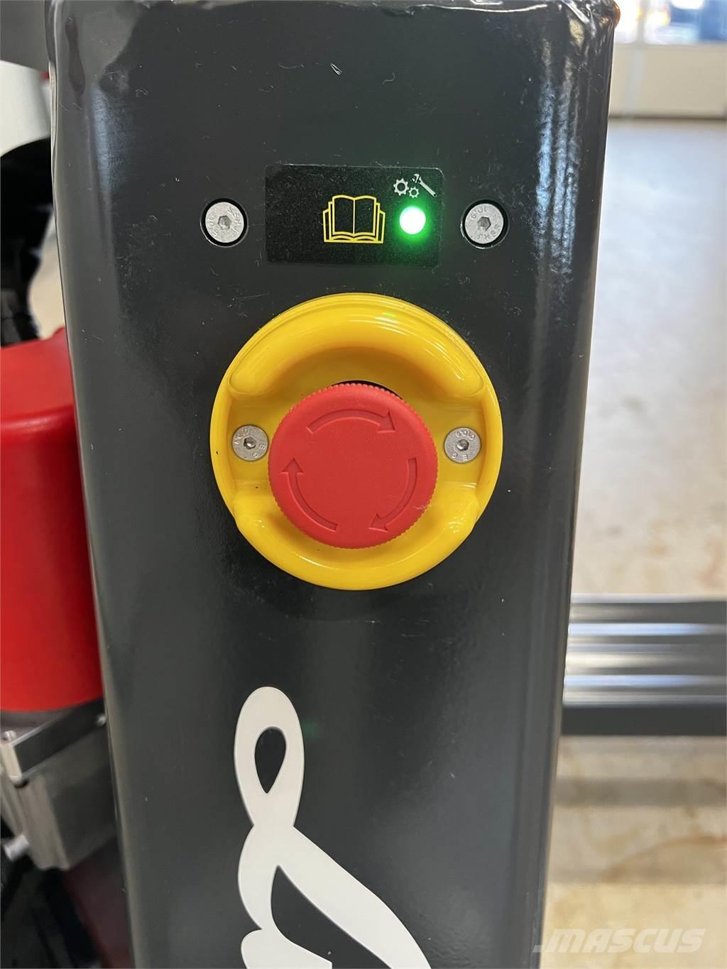 Linde MT15C Pedestrian stacker