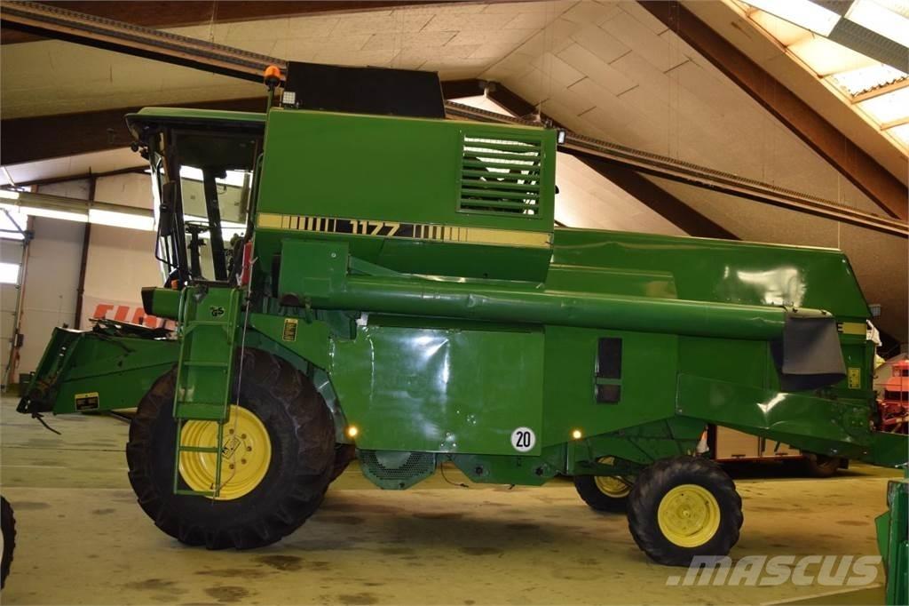 John Deere 1177 Combine harvesters