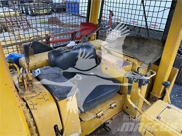Komatsu D65E-6 Crawler dozers