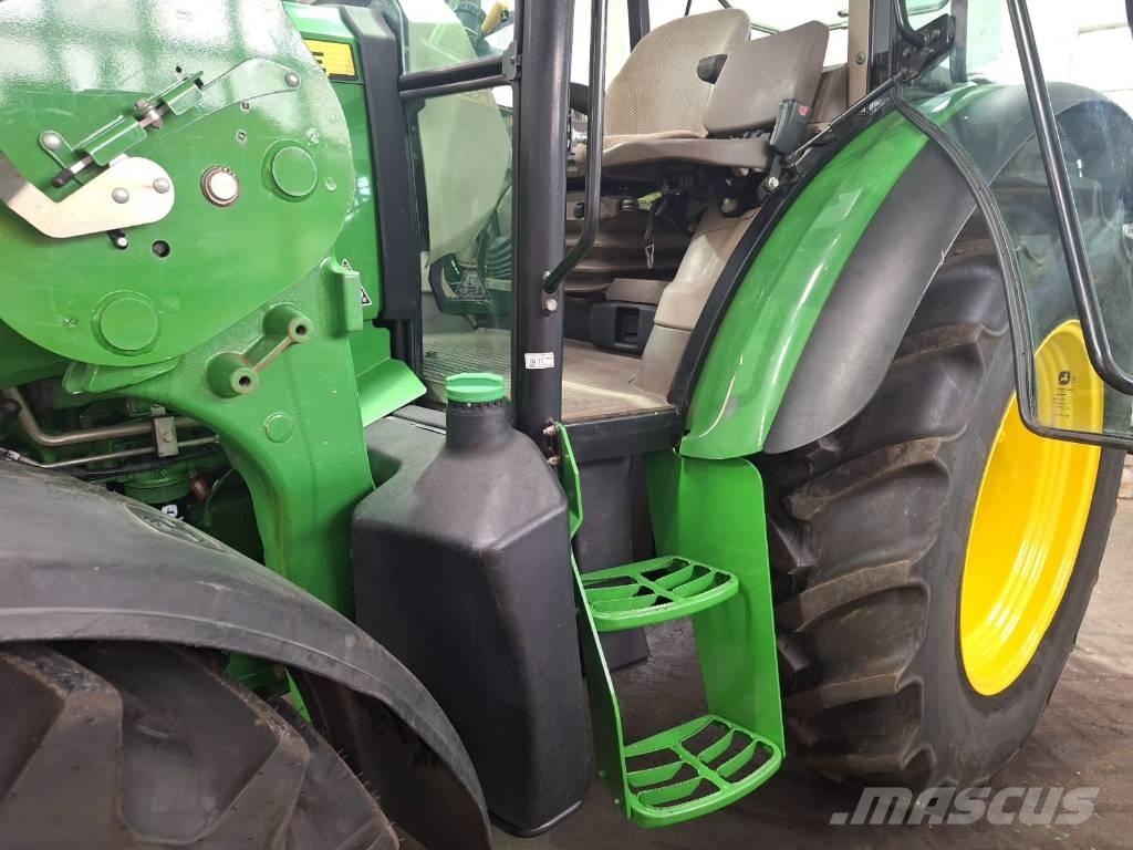 John Deere 5115 M Tractors