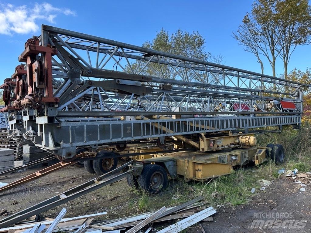 Comedil CBR 32 Self erecting cranes