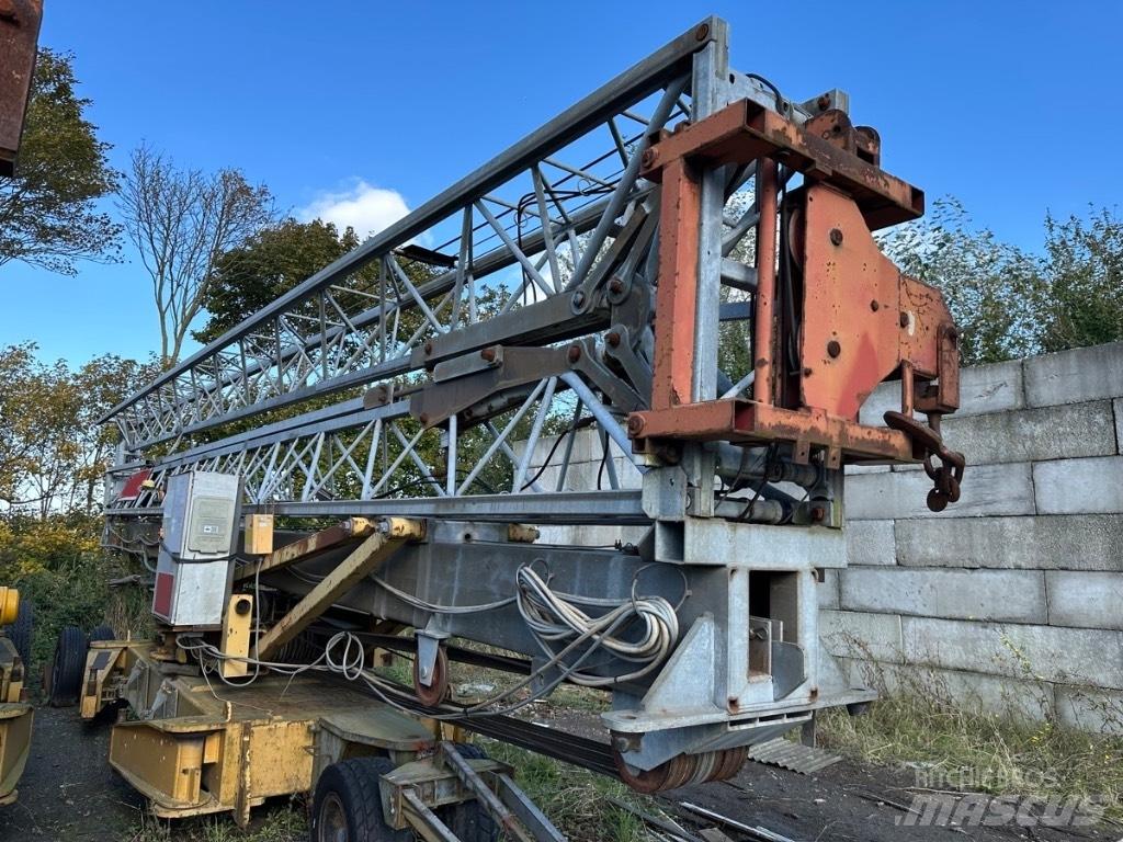 Comedil CBR 32 Self erecting cranes