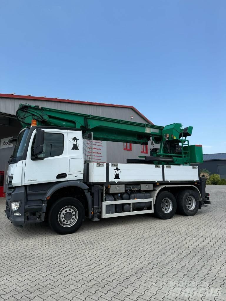 Mercedes-Benz 2643 Rough terrain cranes