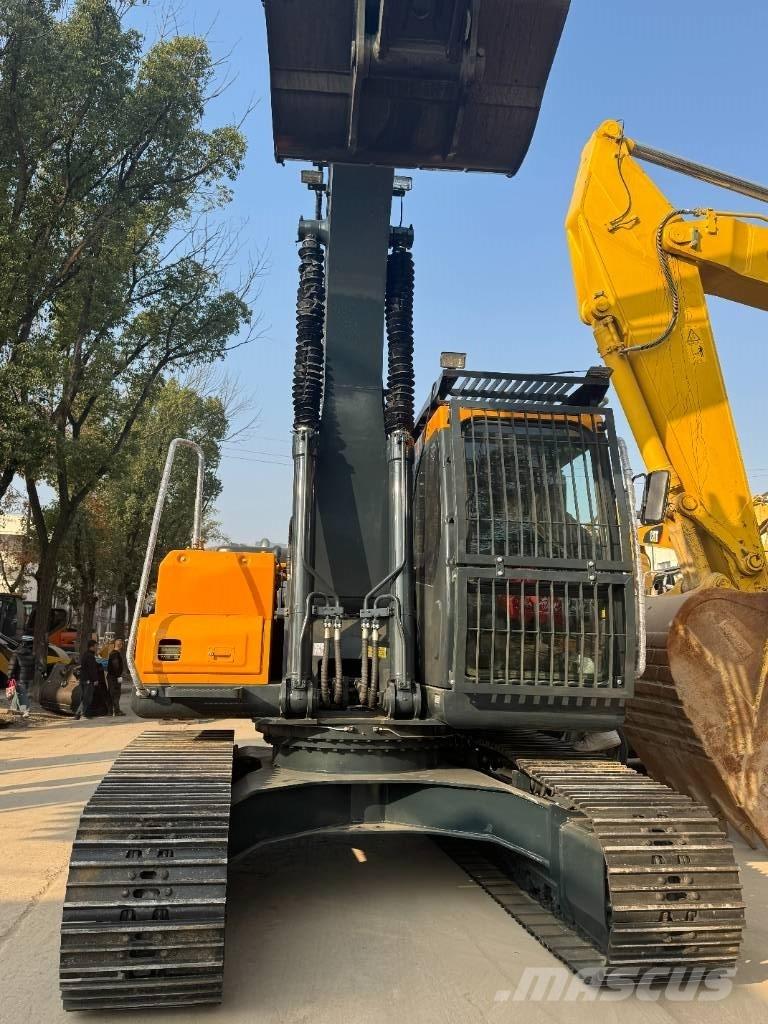 Hyundai HX 220 Midi excavators  7t - 12t