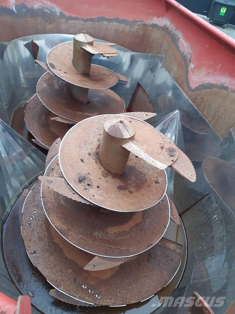 RMH Premium 21 Mixer feeders
