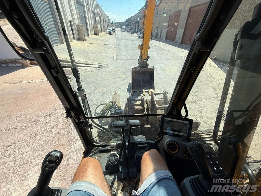 JCB 131 X LCD Crawler excavators