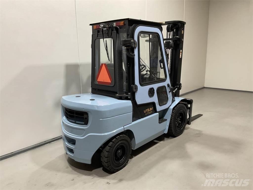 Utilev UT30P Diesel trucks